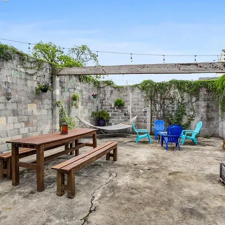 Urban 3 Bedroom Local Art Filled Frenchman Oasis